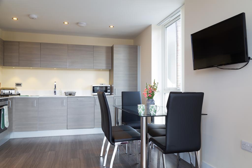 Contemporary & Homely Penthouse, 2 Mins Walk From Cambridge Station, Lift Access, Secured Gated On-Site Parking, Self Check-In, Super Fast Wifi, Terrace & Sleeps 6 CBG Exterior foto