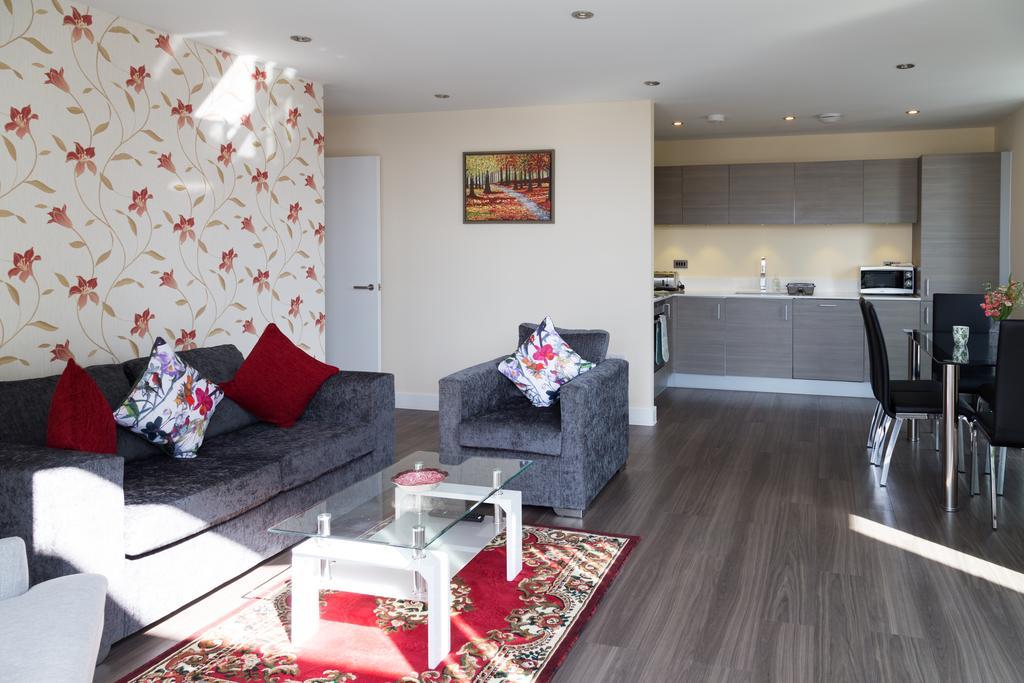 Contemporary & Homely Penthouse, 2 Mins Walk From Cambridge Station, Lift Access, Secured Gated On-Site Parking, Self Check-In, Super Fast Wifi, Terrace & Sleeps 6 CBG Exterior foto