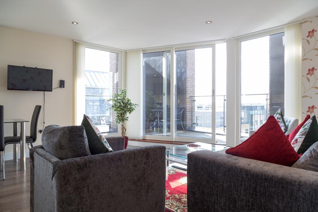 Contemporary & Homely Penthouse, 2 Mins Walk From Cambridge Station, Lift Access, Secured Gated On-Site Parking, Self Check-In, Super Fast Wifi, Terrace & Sleeps 6 CBG Exterior foto