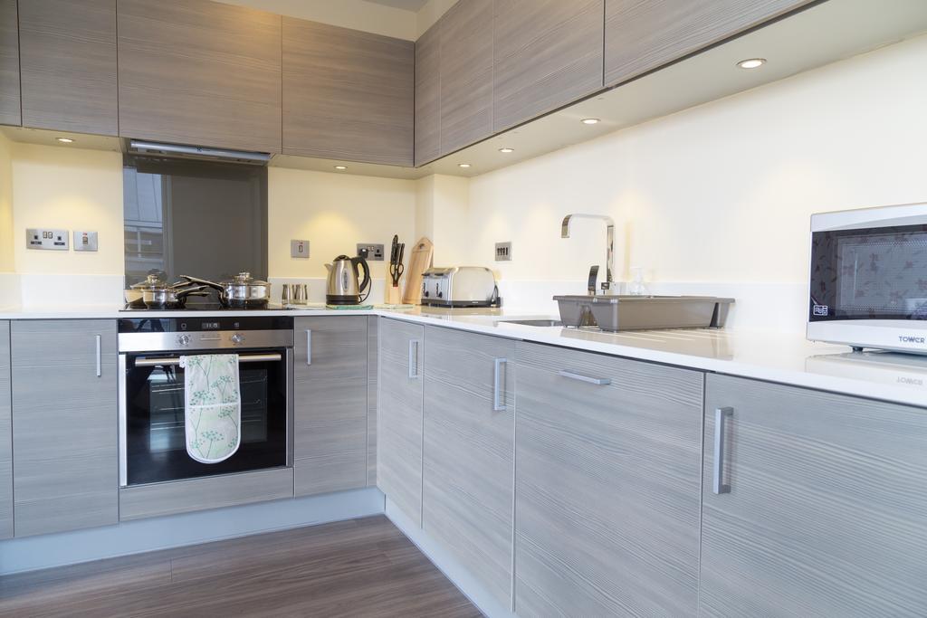 Contemporary & Homely Penthouse, 2 Mins Walk From Cambridge Station, Lift Access, Secured Gated On-Site Parking, Self Check-In, Super Fast Wifi, Terrace & Sleeps 6 CBG Exterior foto