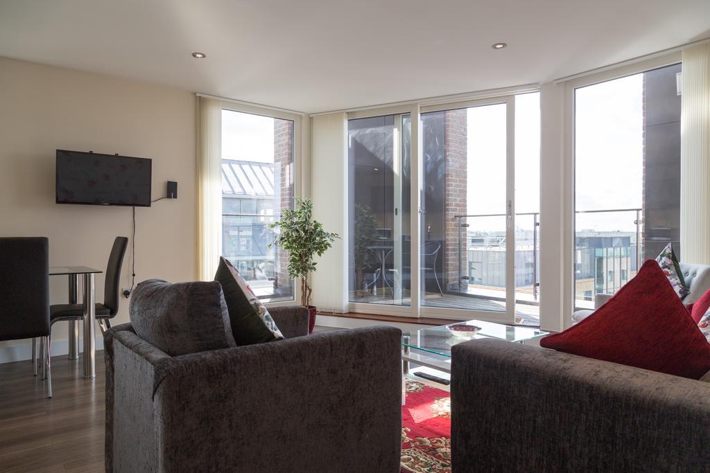 Contemporary & Homely Penthouse, 2 Mins Walk From Cambridge Station, Lift Access, Secured Gated On-Site Parking, Self Check-In, Super Fast Wifi, Terrace & Sleeps 6 CBG Exterior foto