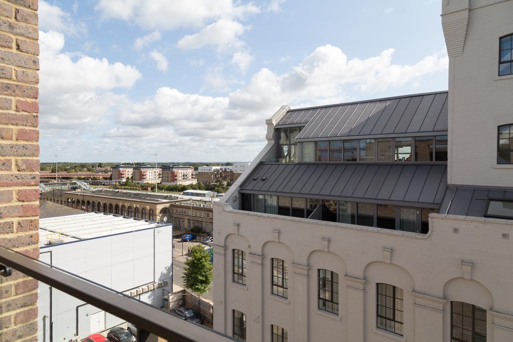 Contemporary & Homely Penthouse, 2 Mins Walk From Cambridge Station, Lift Access, Secured Gated On-Site Parking, Self Check-In, Super Fast Wifi, Terrace & Sleeps 6 CBG Exterior foto