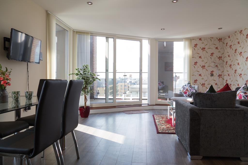 Contemporary & Homely Penthouse, 2 Mins Walk From Cambridge Station, Lift Access, Secured Gated On-Site Parking, Self Check-In, Super Fast Wifi, Terrace & Sleeps 6 CBG Exterior foto