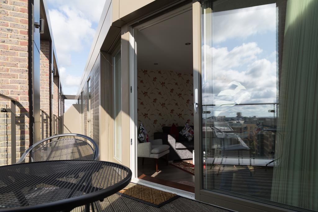 Contemporary & Homely Penthouse, 2 Mins Walk From Cambridge Station, Lift Access, Secured Gated On-Site Parking, Self Check-In, Super Fast Wifi, Terrace & Sleeps 6 CBG Exterior foto