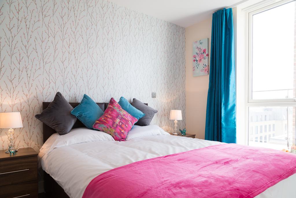 Contemporary & Homely Penthouse, 2 Mins Walk From Cambridge Station, Lift Access, Secured Gated On-Site Parking, Self Check-In, Super Fast Wifi, Terrace & Sleeps 6 CBG Exterior foto